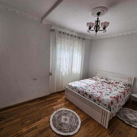Private Room On A Shared Apartament Near Durres Beach エクステリア 写真
