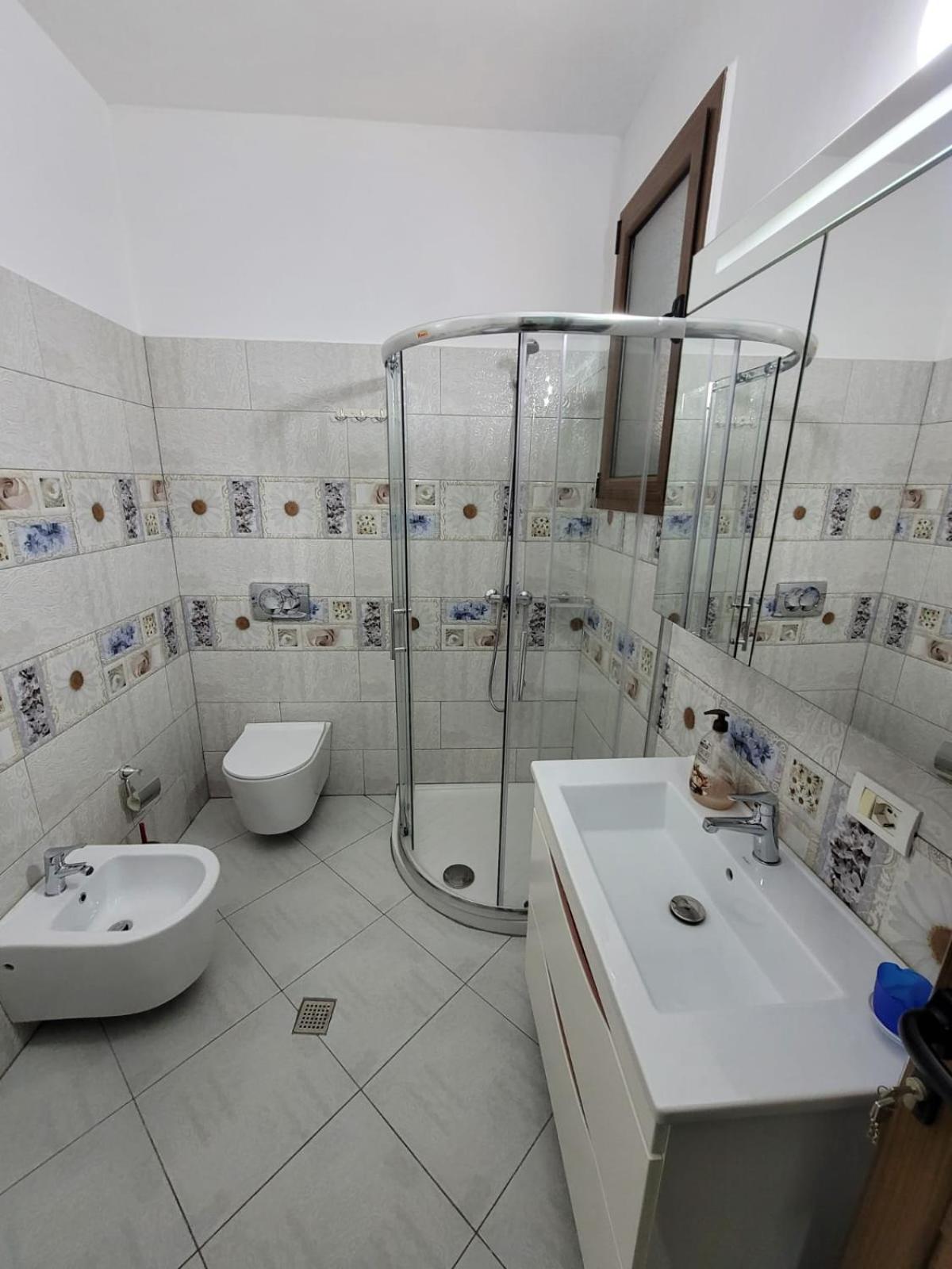 Private Room On A Shared Apartament Near Durres Beach エクステリア 写真