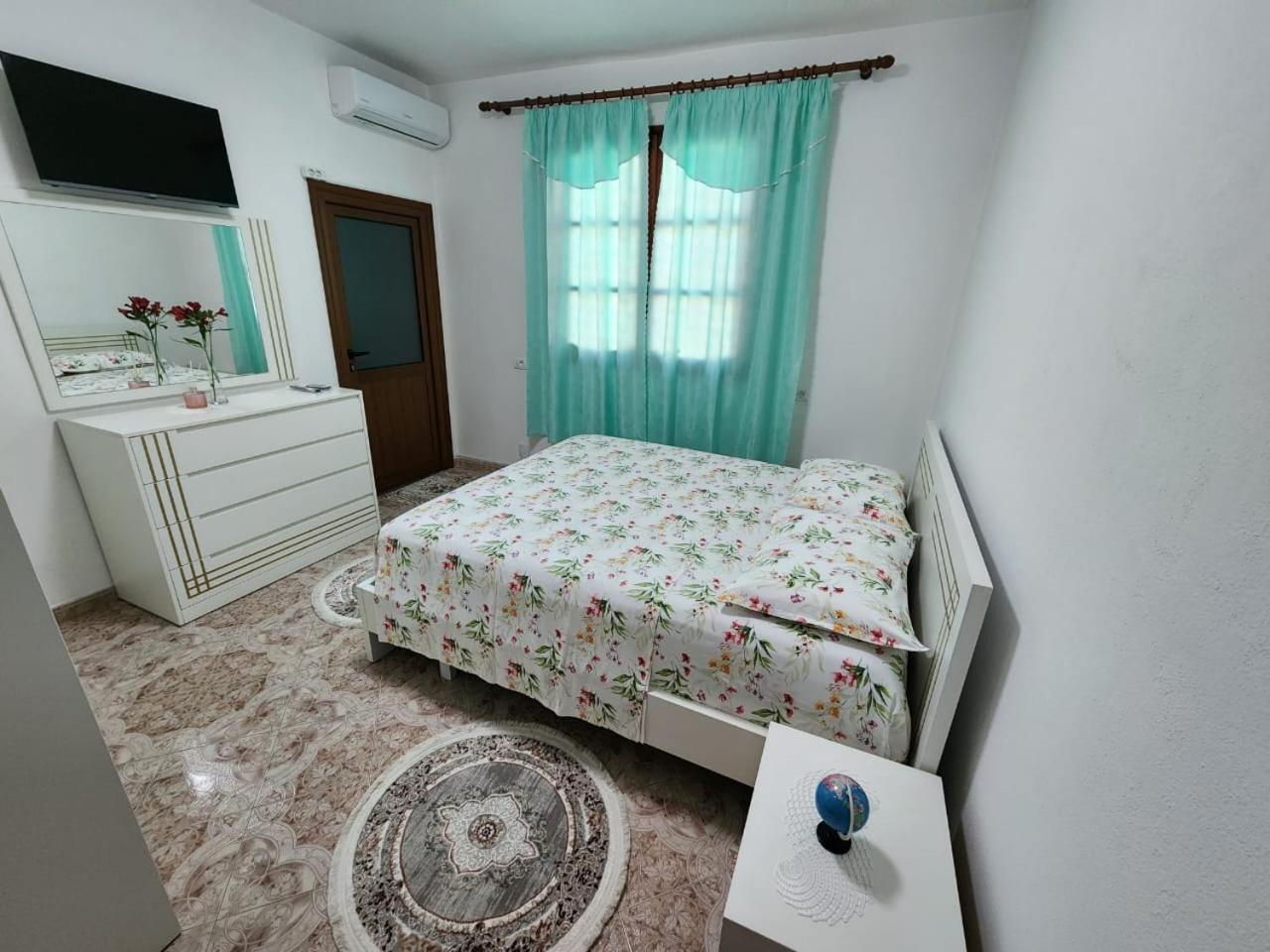 Private Room On A Shared Apartament Near Durres Beach エクステリア 写真