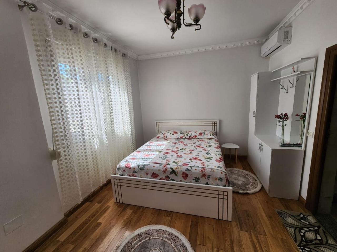 Private Room On A Shared Apartament Near Durres Beach エクステリア 写真