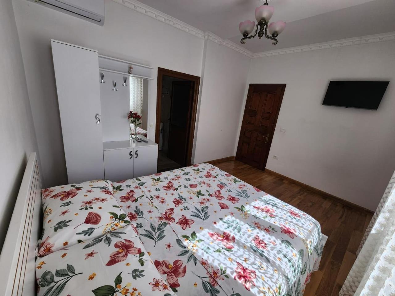 Private Room On A Shared Apartament Near Durres Beach エクステリア 写真